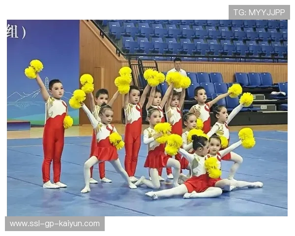 体操俱乐部加强青少年动作基础训练，体操训练班